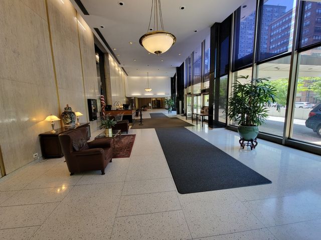 5701 N Sheridan Road 17D, Chicago, IL 60660