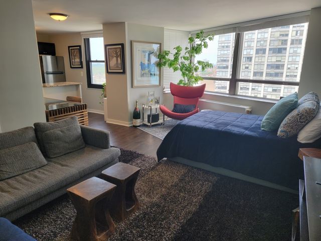 5701 N Sheridan Road 17D, Chicago, IL 60660