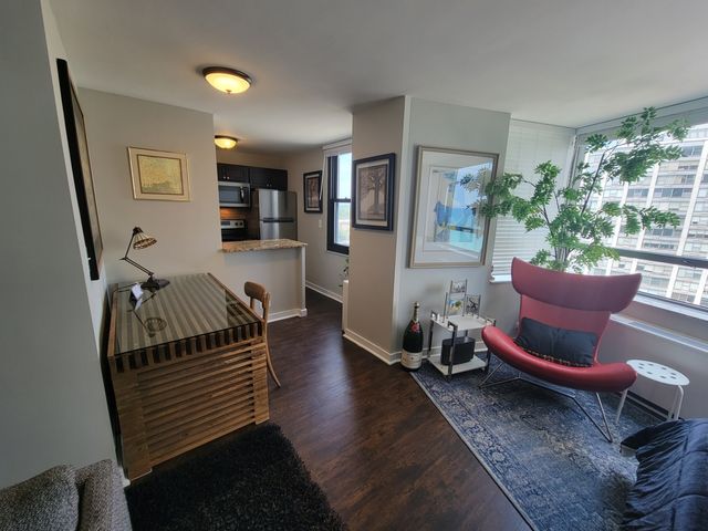 5701 N Sheridan Road 17D, Chicago, IL 60660