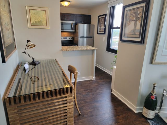 5701 N Sheridan Road 17D, Chicago, IL 60660