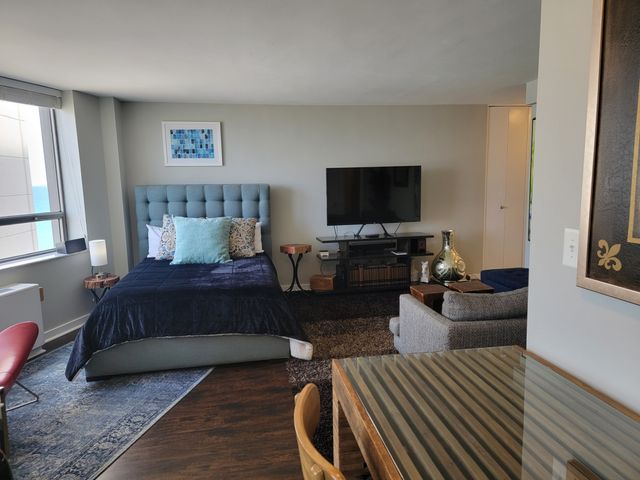 5701 N Sheridan Road 17D, Chicago, IL 60660