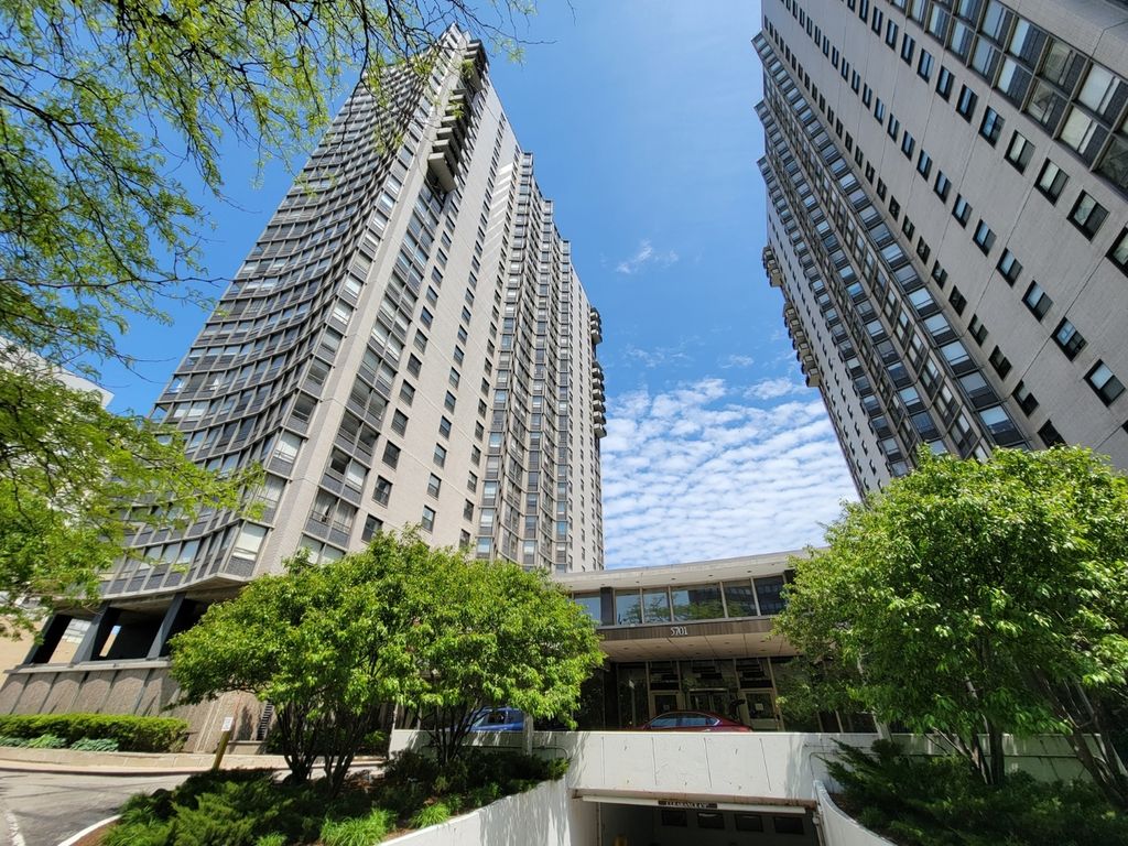5701 N Sheridan Road 17D, Chicago, IL 60660