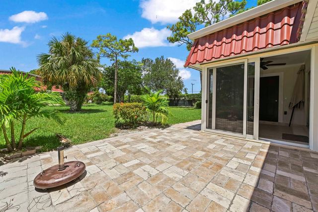 647 Marlboro Oval, Lake Worth, FL 33467