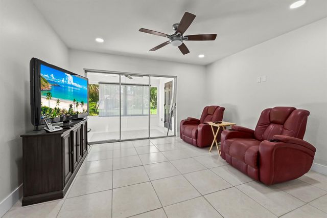 647 Marlboro Oval, Lake Worth, FL 33467