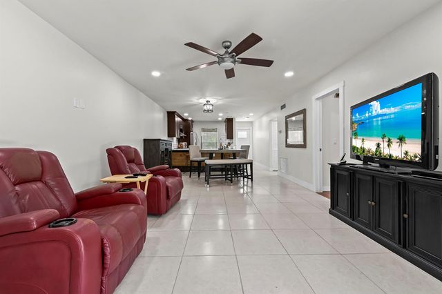 647 Marlboro Oval, Lake Worth, FL 33467