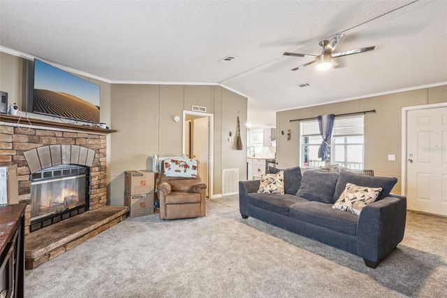 4 CAYMAN CIRCLE, Umatilla, FL 32784