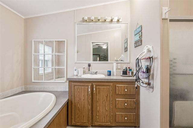 4 CAYMAN CIRCLE, Umatilla, FL 32784