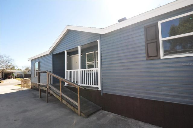 4 CAYMAN CIRCLE, Umatilla, FL 32784