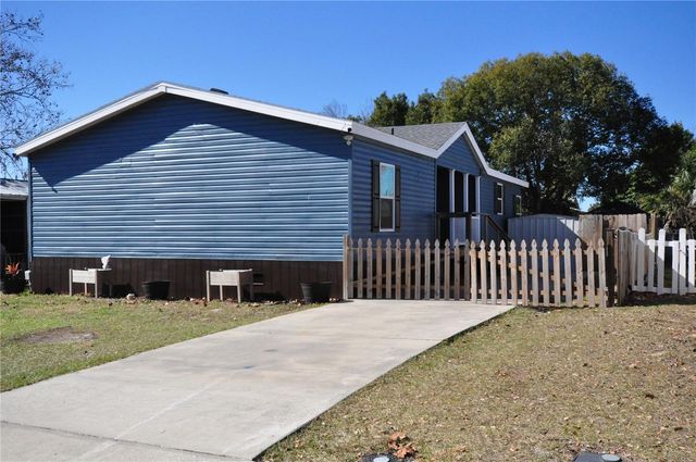 4 CAYMAN CIRCLE, Umatilla, FL 32784