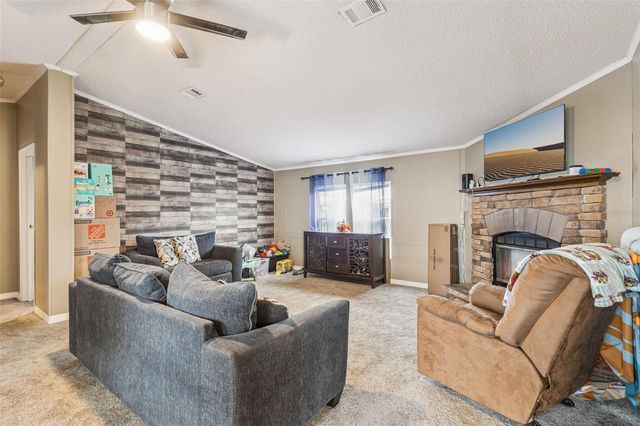 4 CAYMAN CIRCLE, Umatilla, FL 32784