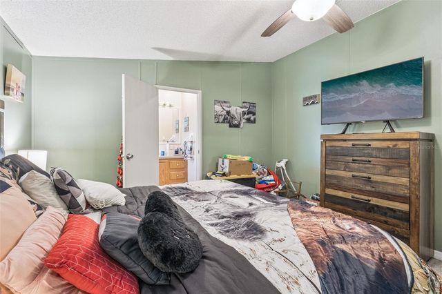 4 CAYMAN CIRCLE, Umatilla, FL 32784