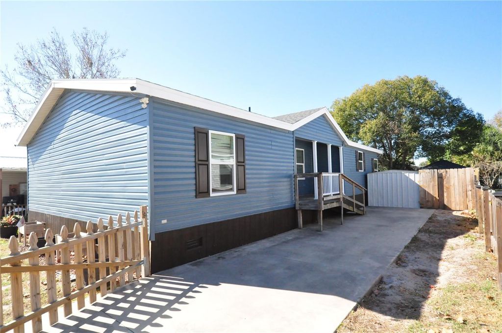 4 CAYMAN CIRCLE, Umatilla, FL 32784