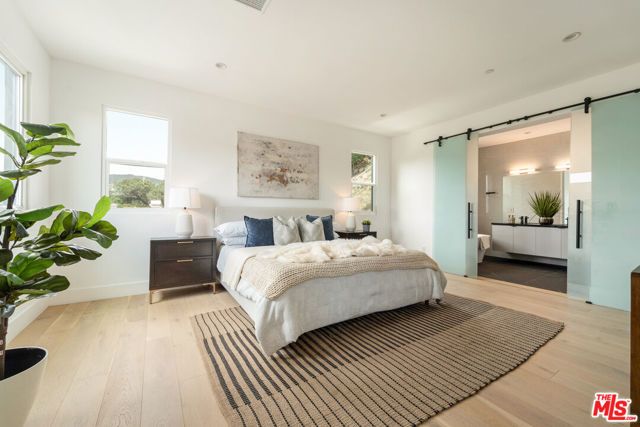 350 Mount Carmel Dr, Glendale, CA 91206