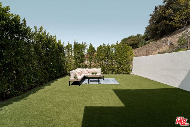 350 Mount Carmel Dr, Glendale, CA 91206