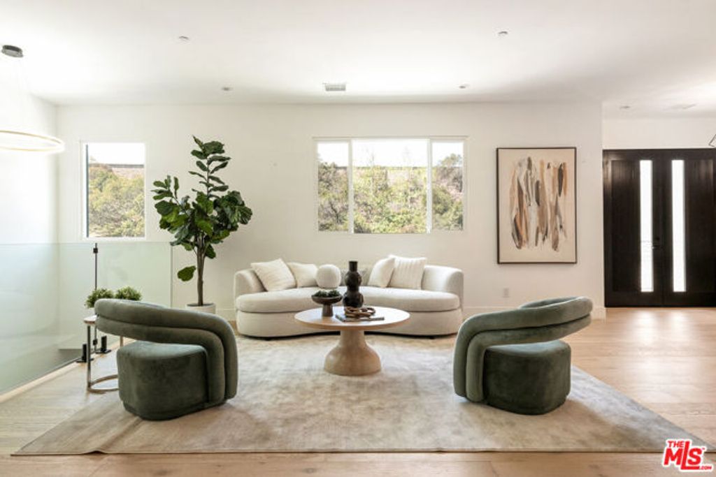 350 Mount Carmel Dr, Glendale, CA 91206