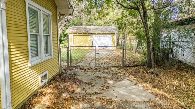 2317 Honeysuckle Avenue, Fort Worth, TX 76111