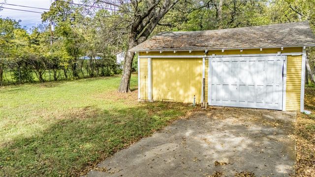 2317 Honeysuckle Avenue, Fort Worth, TX 76111