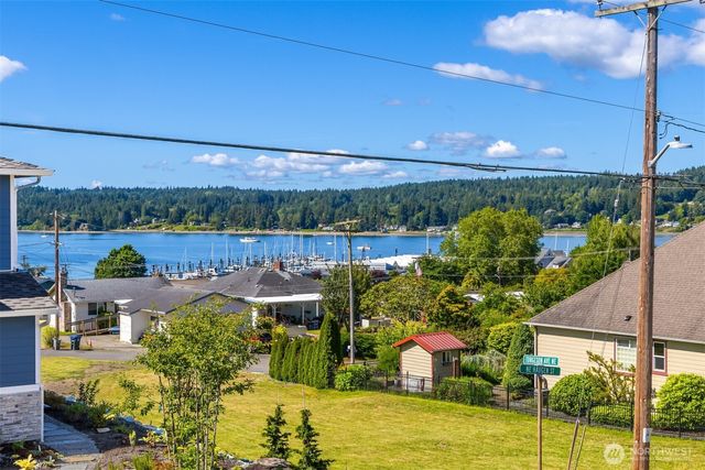 18420 Torgeson Avenue NE, Poulsbo, WA 98370