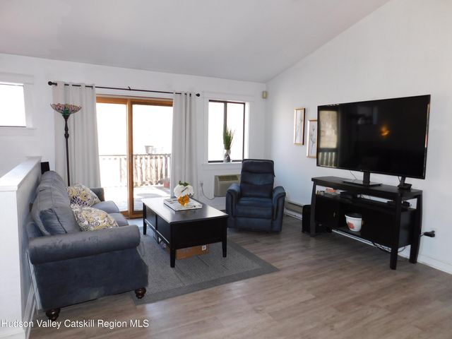 33 Meadowlark Lane, Woodridge, NY 12789