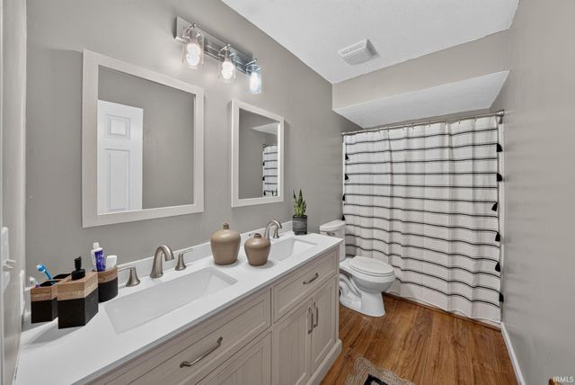 11664 Red Oak Drive, Granger, IN 46530