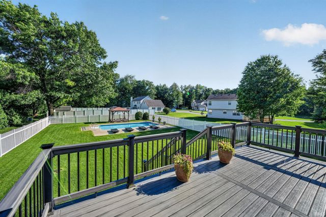 11664 Red Oak Drive, Granger, IN 46530