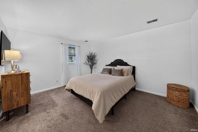 11664 Red Oak Drive, Granger, IN 46530