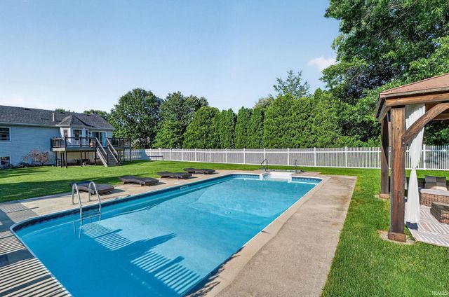 11664 Red Oak Drive, Granger, IN 46530
