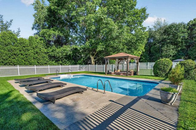 11664 Red Oak Drive, Granger, IN 46530