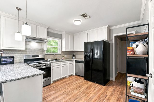 1835 S 3rd Street, Conroe, TX 77301