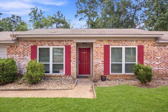 1835 S 3rd Street, Conroe, TX 77301