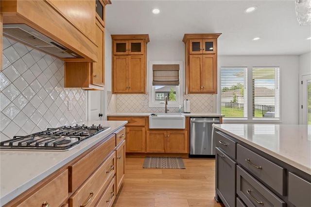 2705 NE Wheatley Drive, Blue Springs, MO 64029