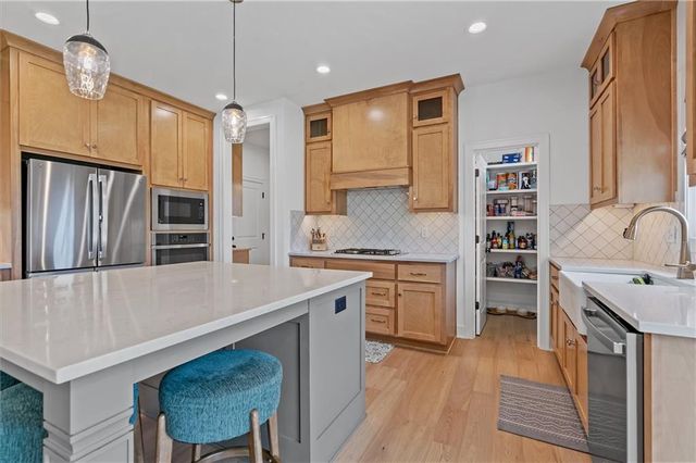 2705 NE Wheatley Drive, Blue Springs, MO 64029