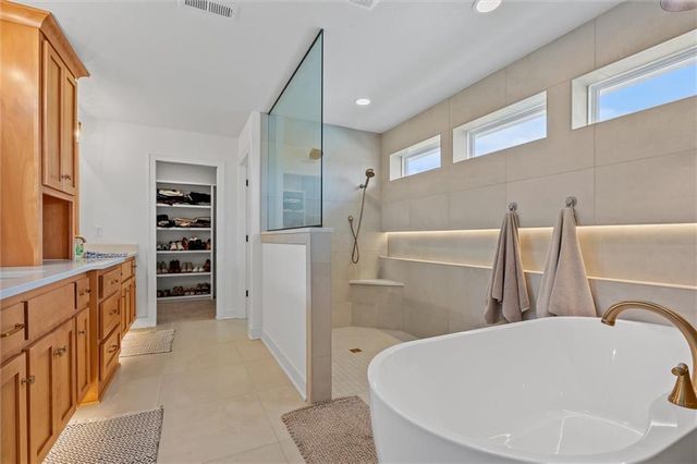 2705 NE Wheatley Drive, Blue Springs, MO 64029