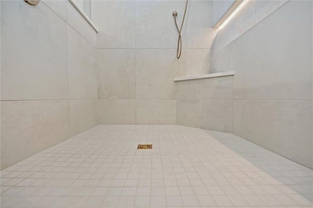 2705 NE Wheatley Drive, Blue Springs, MO 64029