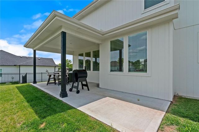 2705 NE Wheatley Drive, Blue Springs, MO 64029
