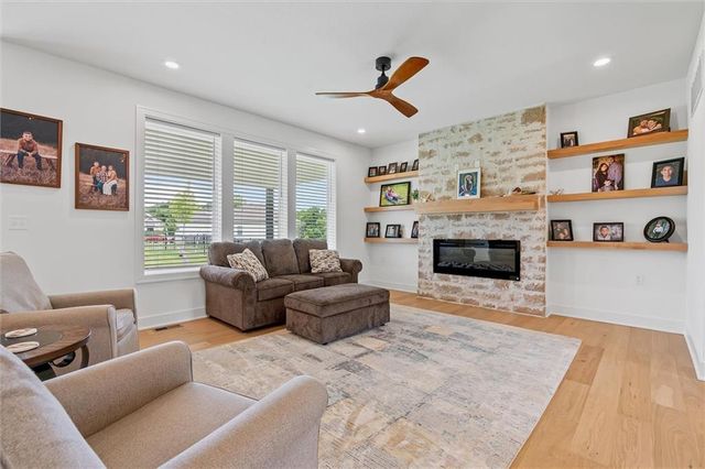 2705 NE Wheatley Drive, Blue Springs, MO 64029