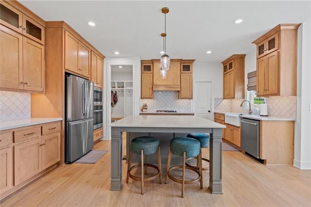2705 NE Wheatley Drive, Blue Springs, MO 64029