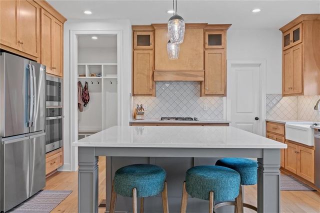 2705 NE Wheatley Drive, Blue Springs, MO 64029