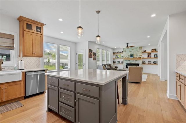 2705 NE Wheatley Drive, Blue Springs, MO 64029