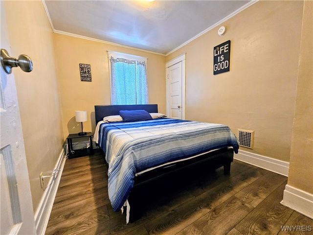 1726 Elmwood Avenue, Niagara Falls, NY 14301