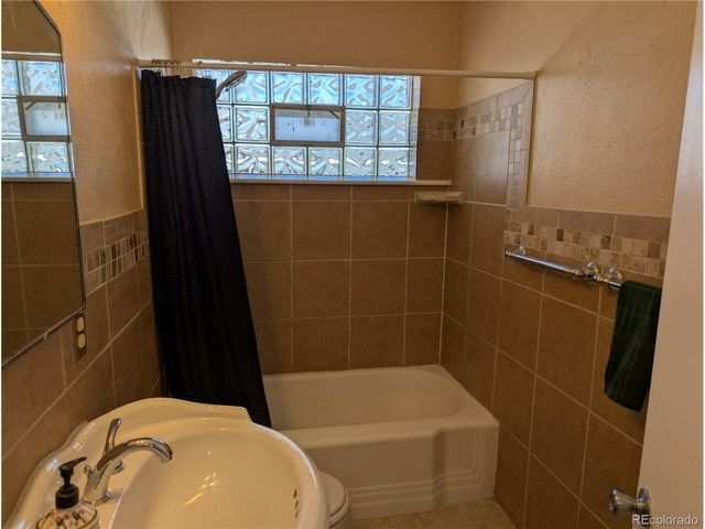 1025 Lansing St, Aurora, CO 80010