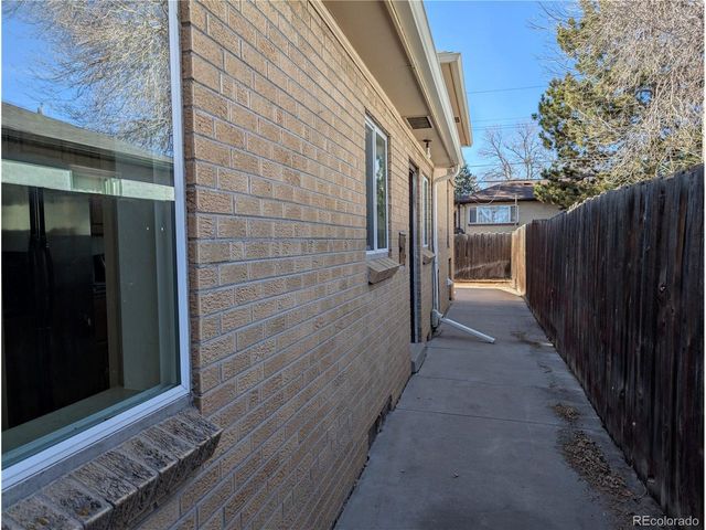 1025 Lansing St, Aurora, CO 80010