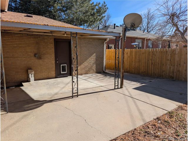 1025 Lansing St, Aurora, CO 80010