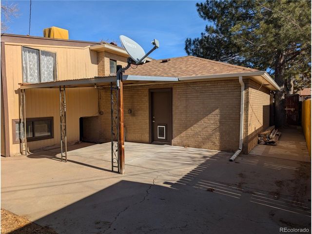 1025 Lansing St, Aurora, CO 80010