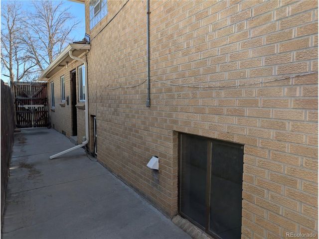 1025 Lansing St, Aurora, CO 80010