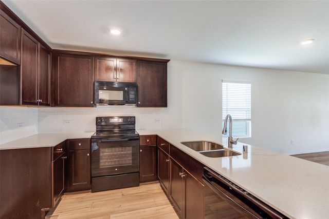 528 Autumnwood Way, Princeton, TX 75407