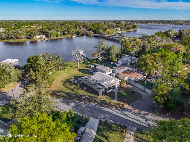 7702 N NORTH SHORE Drive, Jacksonville, FL 32208