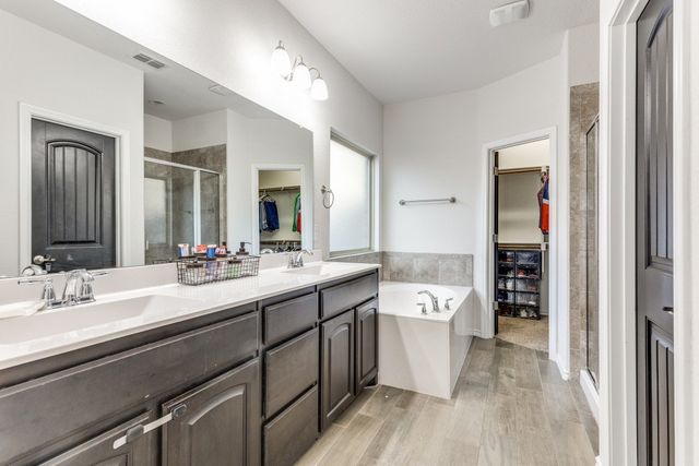 11329 Golden Ridge Lane, Fort Worth, TX 76052