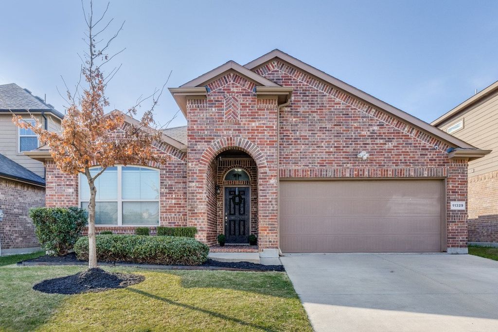 11329 Golden Ridge Lane, Fort Worth, TX 76052