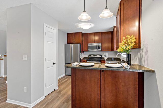 6453 Regency Lane, Eden Prairie, MN 55344